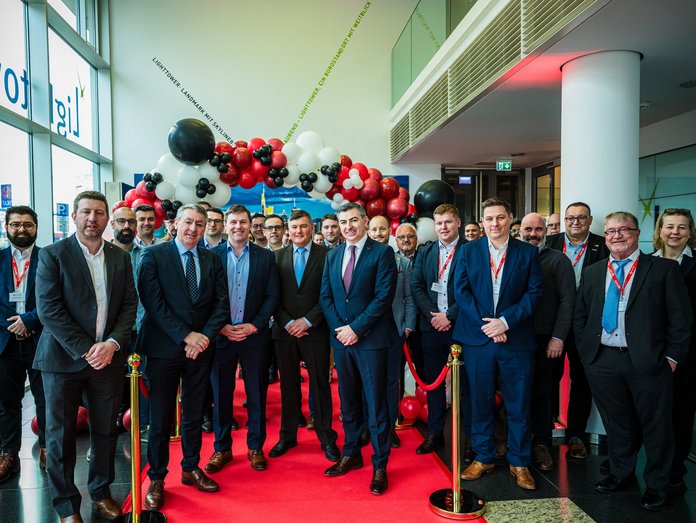 Gruppenbild Eröffnung Frankfurter Büro H&MV